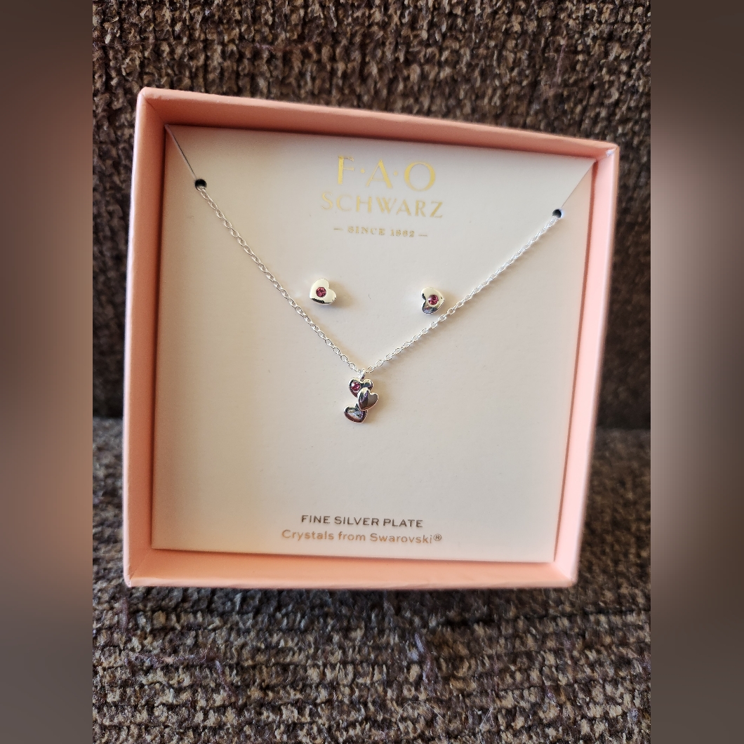 Fao Schwarz Heart Necklace And Earrings Set New In Box